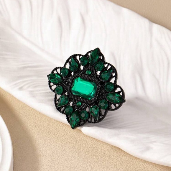 Green Rhinestone Vintage Style Ring - Picture 1 of 5